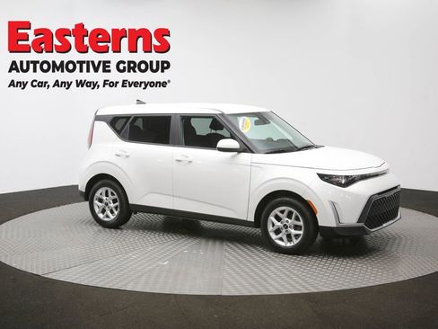 Used 2025 Kia Soul LX w/ LX Technology Package FWD image 47