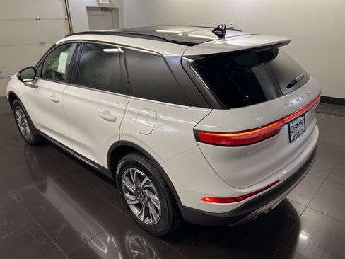 New 2026 Lincoln Corsair Premiere image 4