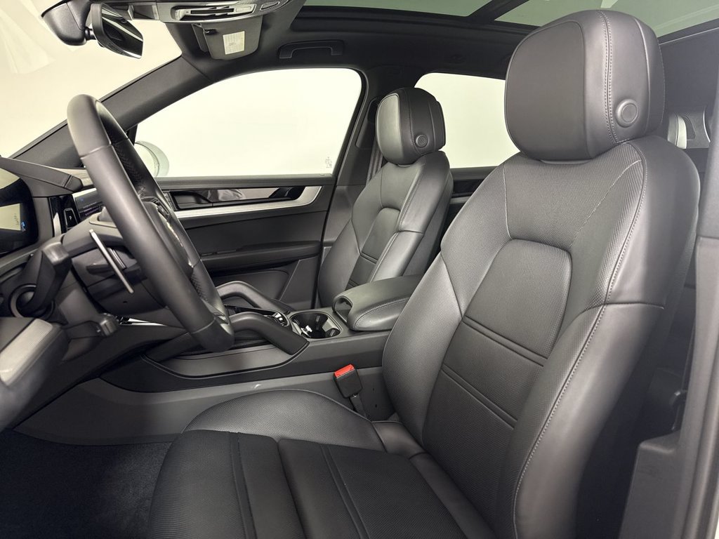 Certified 2025 Porsche Cayenne S AWD/4WD image 5
