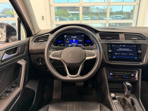 Used 2023 Volkswagen Tiguan SE FWD image 18