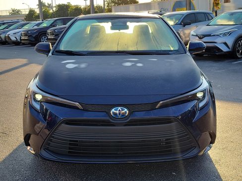 Used 2025 Toyota Corolla LE image 3