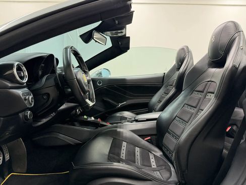 Used 2015 Ferrari California T RWD image 11