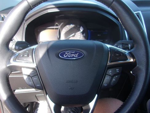 Used 2024 Ford Edge Titanium image 13