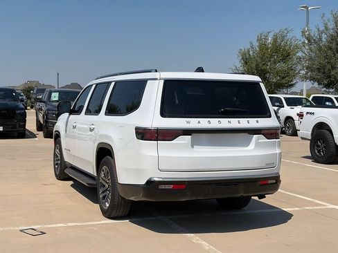Used 2024 Jeep Wagoneer L Series II w/ Flexible Seating Group AWD/4WD image 6