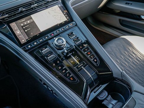 Used 2024 Aston Martin DB12 Coupe image 9