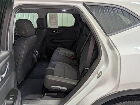 Used 2025 Chevrolet Blazer LT FWD image 9