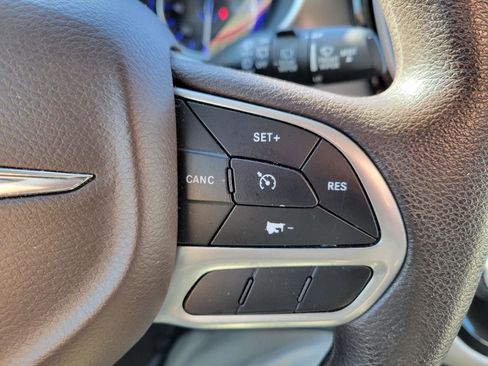 Used 2021 Chrysler Voyager LX image 17