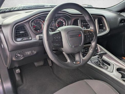 Used 2022 Dodge Challenger R/T image 9