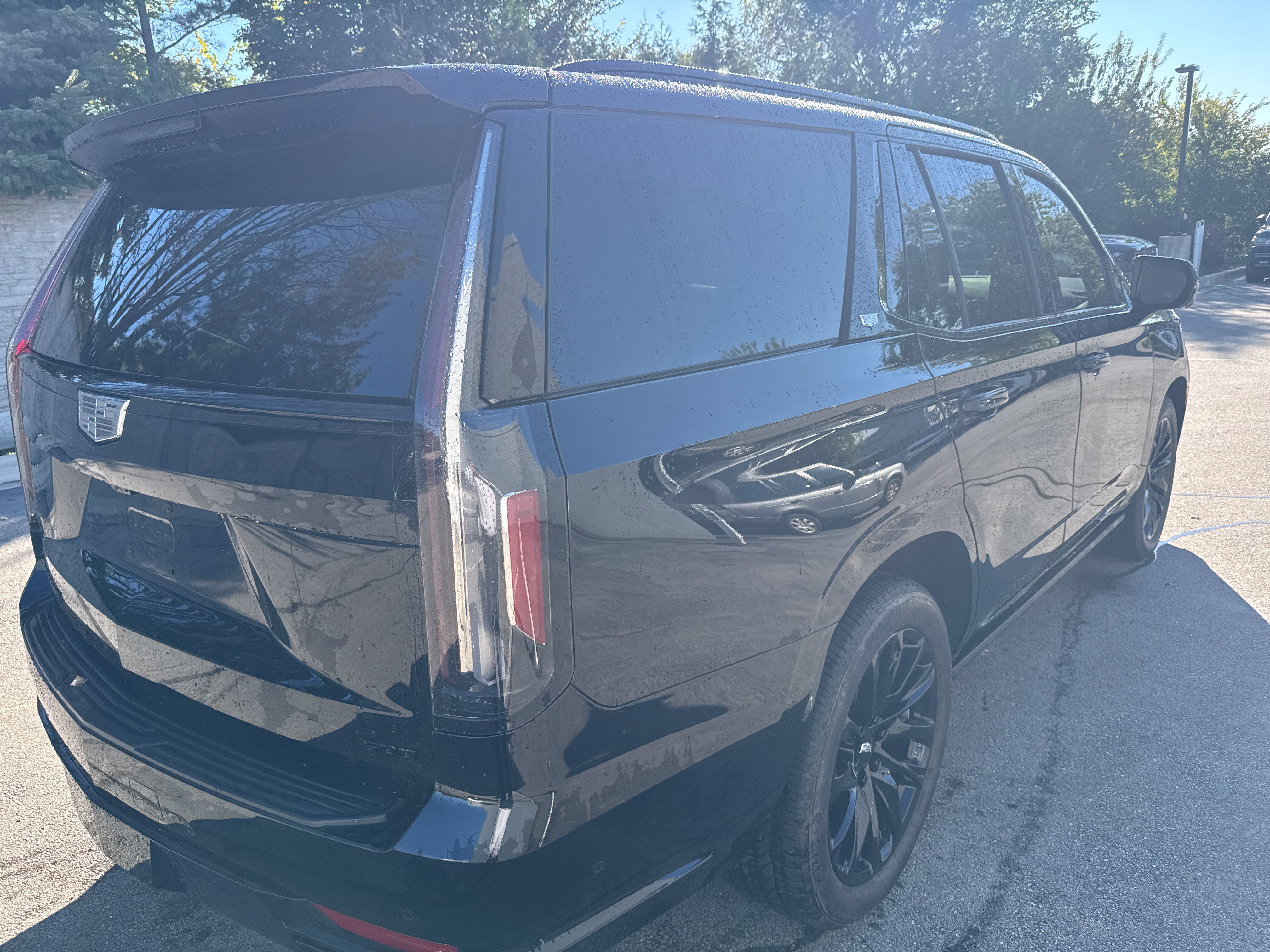 Used 2023 Cadillac Escalade Sport w/ LPO, ONYX Package AWD/4WD image 5