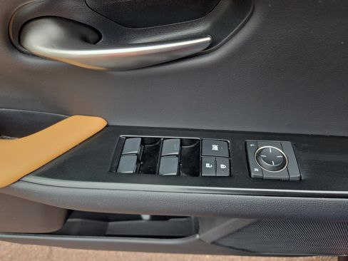 Used 2024 Lexus UX 250h AWD w/ Premium Package image 28