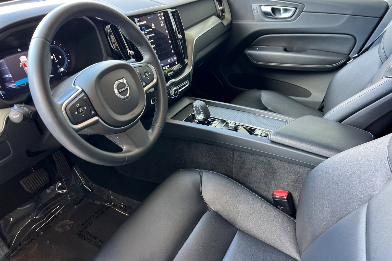 Used 2023 Volvo XC60 B5 Core FWD image 13