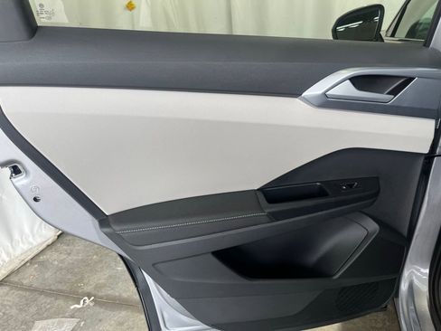 New 2025 Volkswagen Taos SE image 23