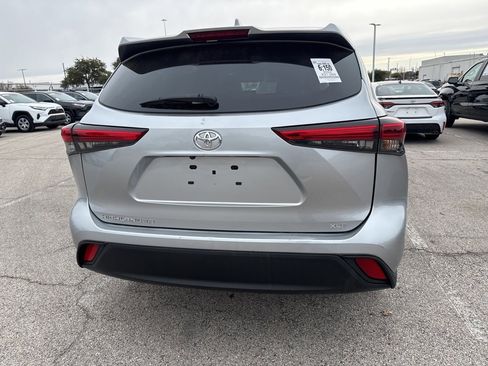 Used 2022 Toyota Highlander XLE image 7