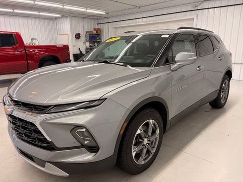 Used 2023 Chevrolet Blazer LT AWD/4WD image 3