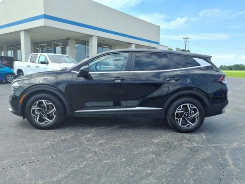 Used 2025 Kia Sportage LX FWD image 2