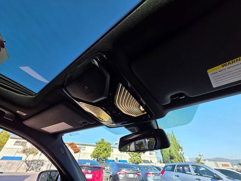 Used 2020 BMW 330i Sedan w/ Convenience Package image 18