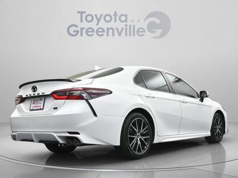 Used 2023 Toyota Camry SE image 16