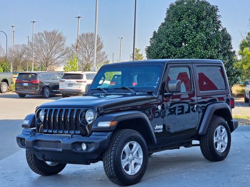 Used 2020 Jeep Wrangler Sport image 3