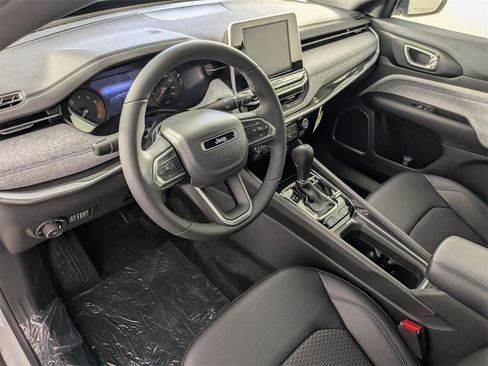 New 2026 Jeep Compass Latitude image 11