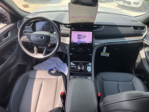 New 2025 Jeep Grand Cherokee Limited image 13