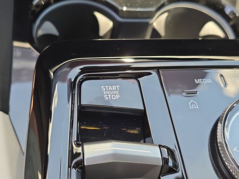 New 2026 BMW 530i xDrive w/ M Sport Package image 28