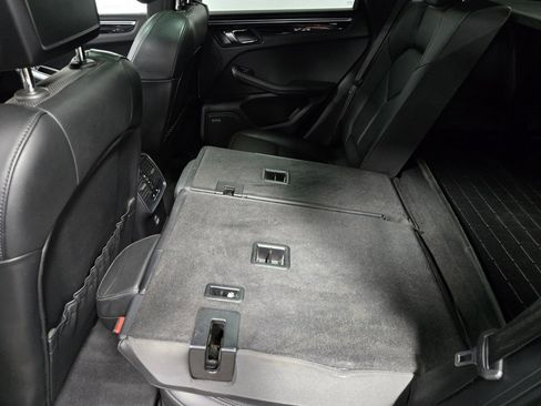 Used 2021 Porsche Macan S image 40