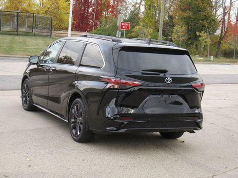 Used 2023 Toyota Sienna XSE image 12