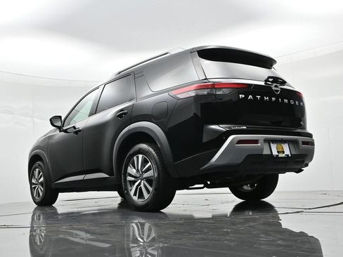 Used 2025 Nissan Pathfinder SL FWD image 19