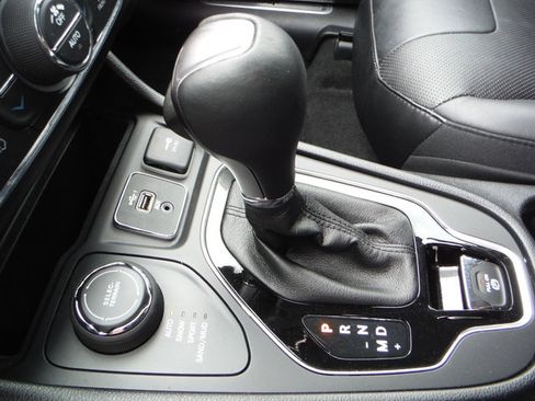 Used 2020 Jeep Cherokee Limited AWD/4WD image 20