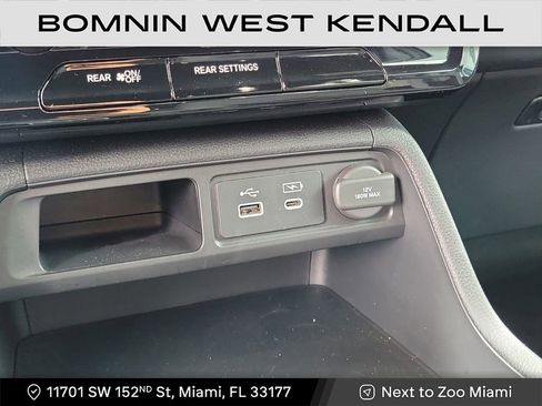 Used 2025 Honda Pilot Sport image 22