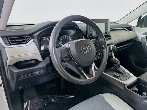 Used 2020 Toyota RAV4 XLE w/ Convenience Package image 9