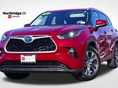 Used 2022 Toyota Highlander XLE image 1