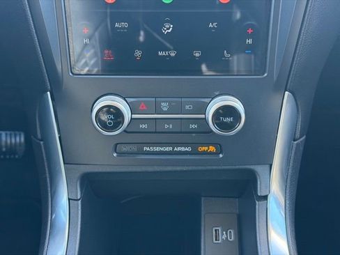 Used 2024 Ford Edge Titanium image 23