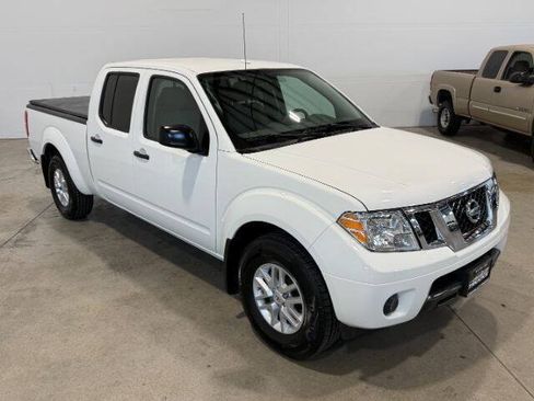 Used 2017 Nissan Frontier SV AWD/4WD image 6
