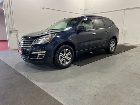 Used 2017 Chevrolet Traverse LT AWD/4WD image 3