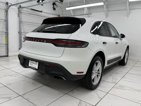 Certified 2023 Porsche Macan image 12