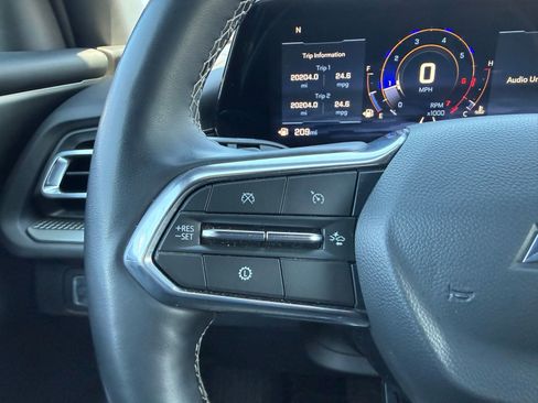 Used 2025 Chevrolet Traverse LT image 15