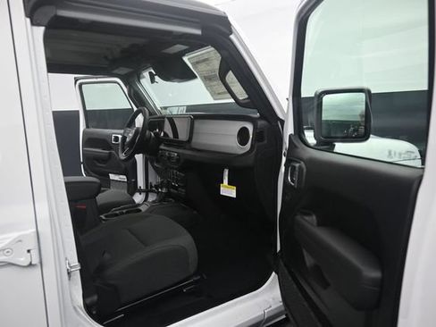 New 2026 Jeep Gladiator Sport AWD/4WD image 31