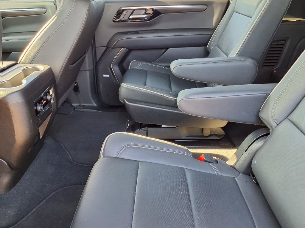 Used 2026 Chevrolet Suburban Premier RWD image 12