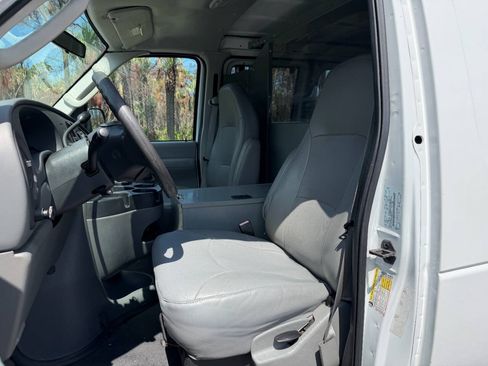 Used 2008 Ford E-250 and Econoline 250 RWD image 10