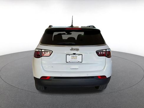 Used 2025 Jeep Compass Limited image 12