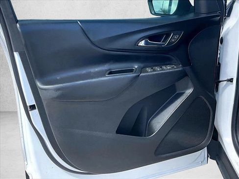 Used 2022 Chevrolet Equinox LT FWD image 17
