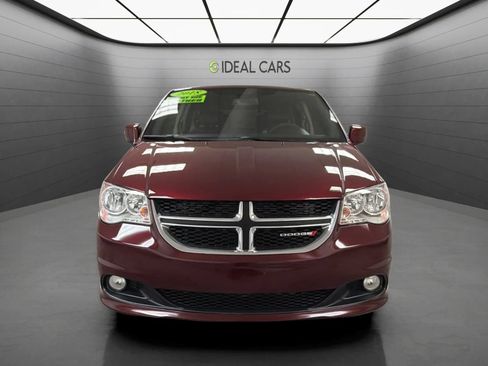 Used 2018 Dodge Grand Caravan SXT FWD image 2