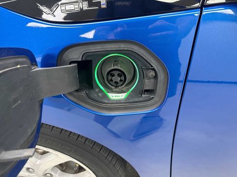 Used 2017 Chevrolet Volt Premier w/ Driver Confidence II Package FWD image 26