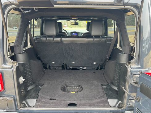 Used 2018 Jeep Wrangler Unlimited Sahara image 5