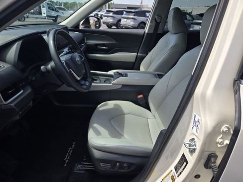 Used 2024 Toyota Grand Highlander XLE FWD image 10
