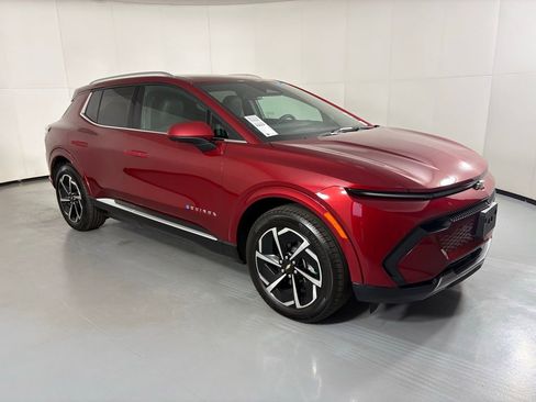 Used 2025 Chevrolet Equinox EV LT w/ Convenience Package image 2