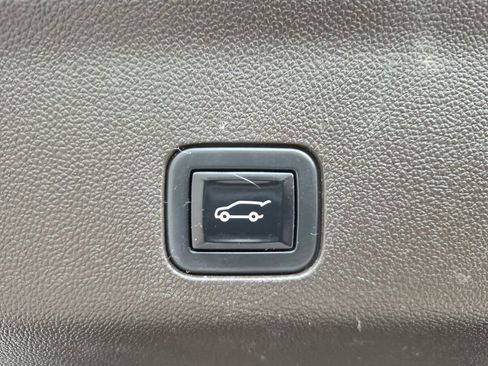 Used 2021 Chevrolet Tahoe Z71 image 16