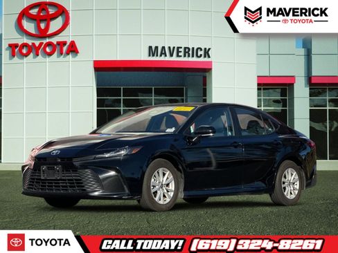 Used 2025 Toyota Camry LE image 1