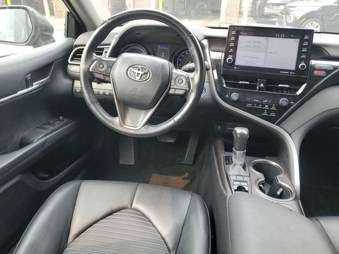 Used 2021 Toyota Camry SE w/ Cold Weather Package FWD image 23